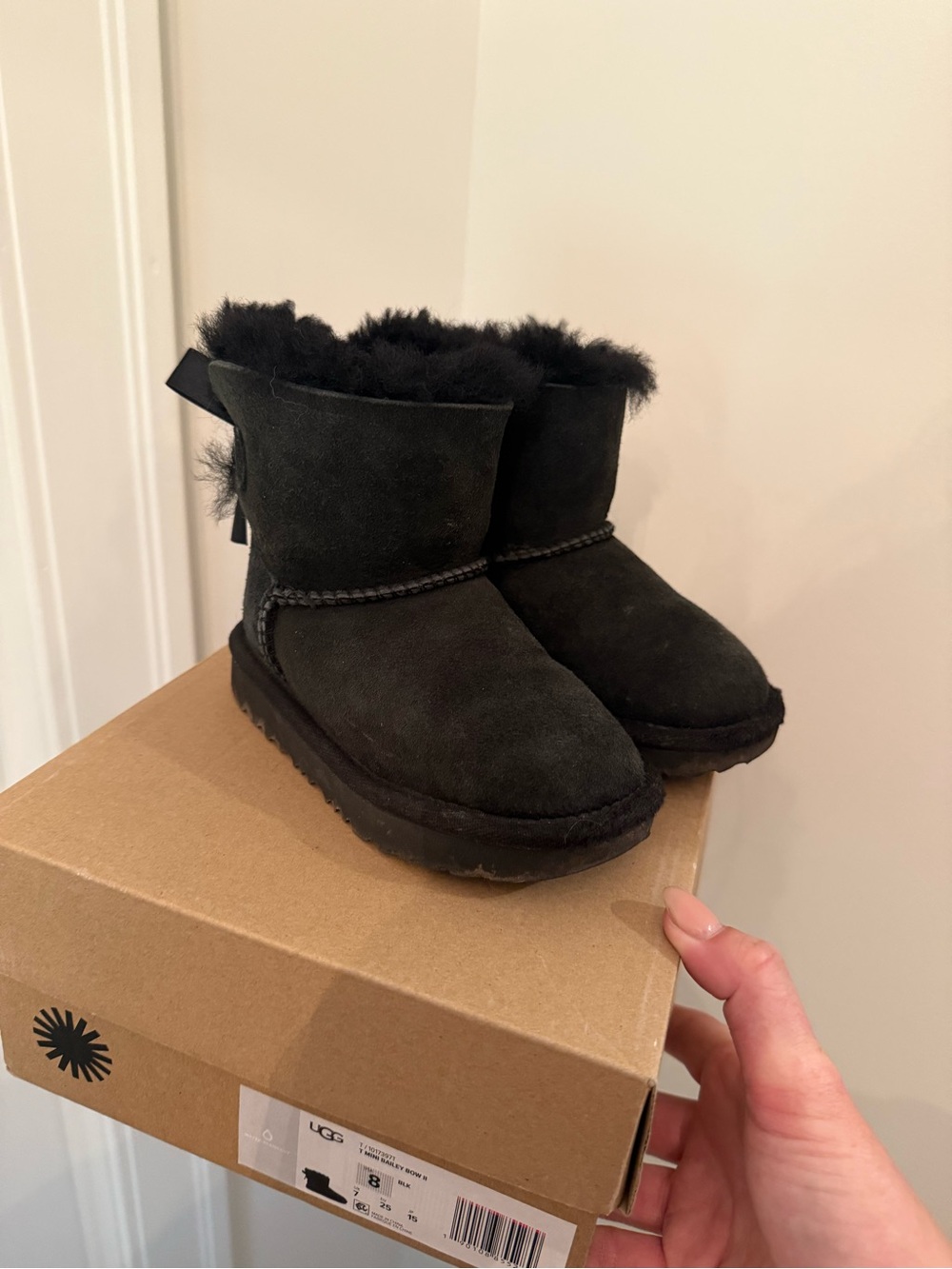 UGG Toddler Mini Bailey Bow II Boots size 8